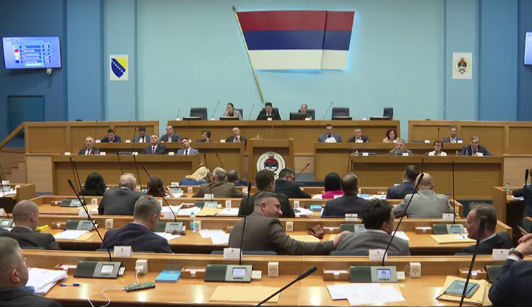 NE BI SA KONJA NA MAGARCA Na listama za predstojeće izbore skoro polovina poslanika NS RS
