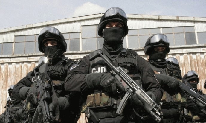BANJALUČKA POLICIJA NAORUŽANA DO ZUBA Duge cijevi na izlazima iz grada