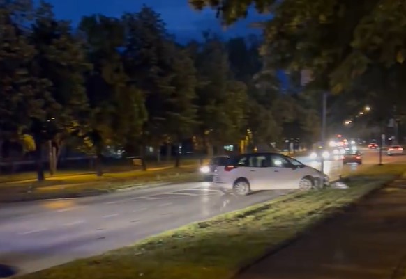 SAOBRAĆAJKA U BANJALUCI Automobilom se zabio u stub ulične rasvjete