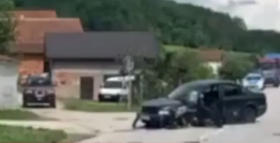 (VIDEO) JEZIVI SNIMCI SA MJESTA NESREĆE Jedno poginulo, više povrijeđenih u udesu kod Bratunca