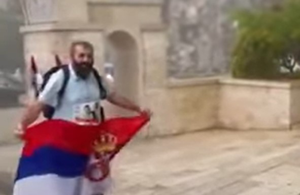 (VIDEO) PJEŠKE OD KRALJEVA DO OSTROGA Dejan Živić stigao na cilj vođen željom da pomogne malom Luki (6)