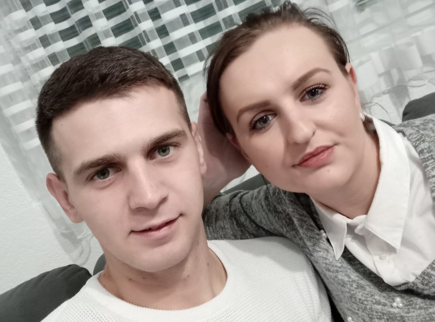 "NAZVALA ME I REKLA DA SAM POSTAO OTAC, DVA SATA KASNIJE JE UMRLA" Oglasio se suprug preminule porodilje iz Gračanice