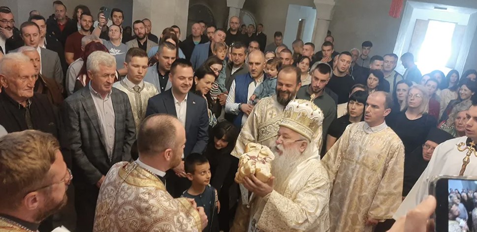 JAKA PORUKA IZ FOČE Vladika Hrizostom: Sveti Vasilije osvjetljava studentima put spasenja i nauke