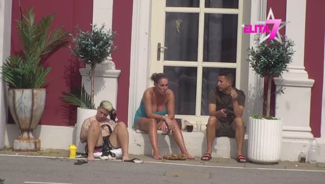 RASTAVILI GA NA ČINIOCE! Kačavenda i Matora totalno raskrinkale Munjeza, otkrile da je krao Ivanu Marinkoviću pare iza kreveta (VIDEO)
