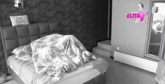 (VIDEO 18+) PREPUSTILI SE STRASTIMA! Stanislav ubacio u petu brzinu, Maja ne može da suzbije privlačnost: Ore se zidovi od uzdaha!