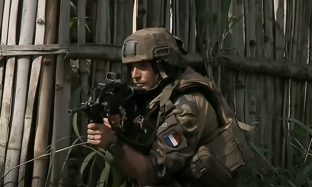 VANREDNO STANJE I POLICIJSKI ČAS Vojni avioni stigli u Novu Kaledoniju: Francuska šalje vojsku da štiti javne zgrade