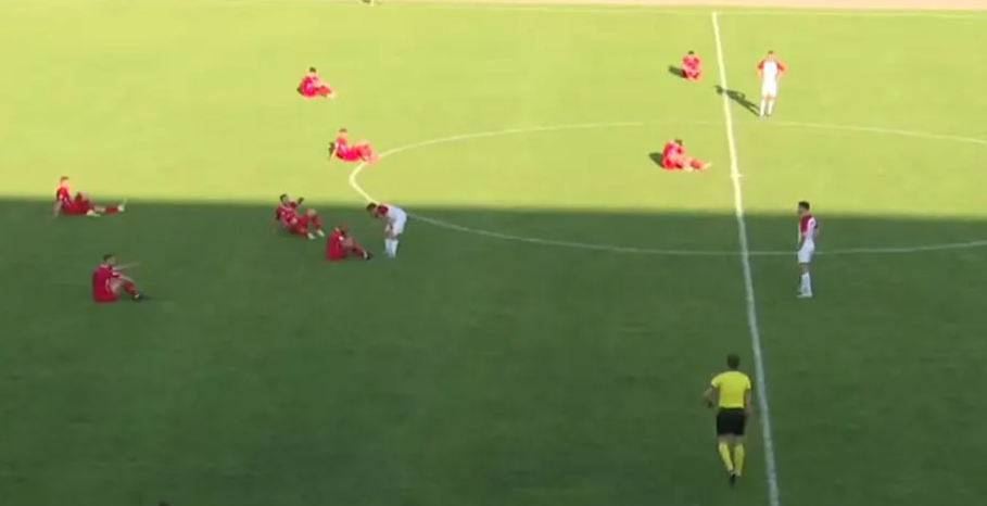 (VIDEO) BURNA REAKCIJA GOSTIJU Sportski skandal: Napadač Jedinstva na podmukao način postigao gol