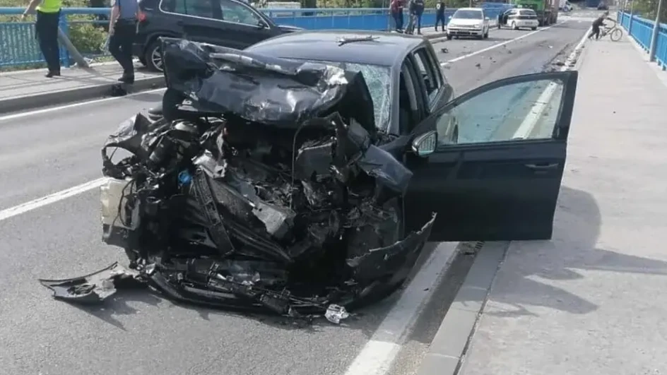 STRAVIČNA NESREĆA Ukrao automobil dok je u njemu sjedila žena, pa izazvao sudar