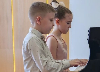 (FOTO) MAKSIMALAN BROJ BODOVA ZA NAJSLAĐI KLAVIRSKI DUO U BANJALUCI! Mladi talenti Mihajlo i Ana osvojili srca publike, ali i žirija na međunarodnom takmičenju "Banjalučki bijenale"