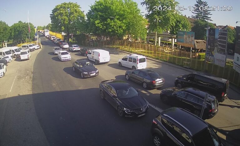 NAORUŽAJTE SE STRPLJENJEM Gužve na graničnim prelazima prema Hrvatskoj