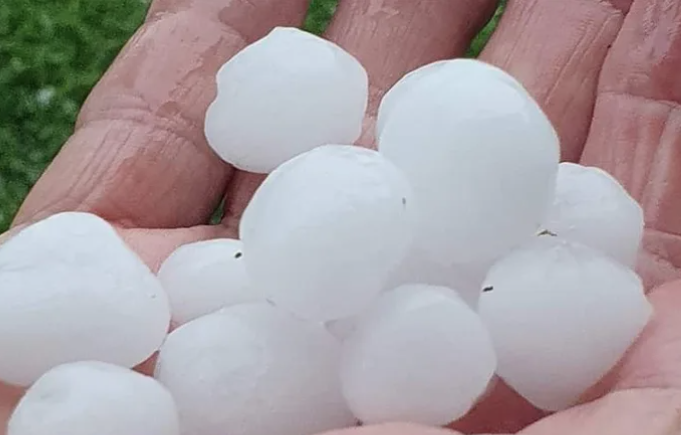 DIJELOVI ZEMLJE OSTALI BEZ STRUJE Nakon Slovenije, snažno nevrijeme pogodilo i Hrvatsku