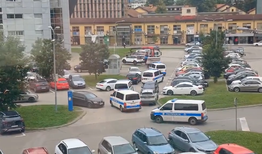 NEPREGLEDNA KOLONA POLICIJSKIH VOZILA Uhapšeni u Еskadronu sprovedeni u OJT