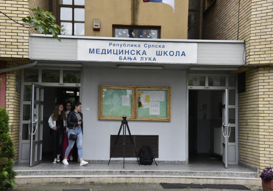 PRIPRAVNIČKI STAŽ JE PLAĆEN Za 50 najboljih maturanata Medicinske škole prilika za posao u UKC RS