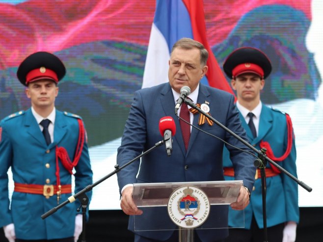 DODIK NA OBILJEŽAVANJU DANA POBJEDE PROTIV FAŠIZMA Banjalukom se prolomila moćna poruka: Nama predstoji još jedna borba, a to je da se oslobodimo od BiH