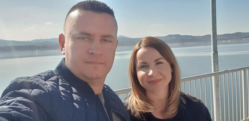 (FOTO) DVOGODIŠNJE DIJETE UBIO U KREVETIĆU, A DRUGO U ĆOŠKU STANA Poznato kada će biti sahranjen muškarac osumnjičen za stravičan zločin u Tuzli