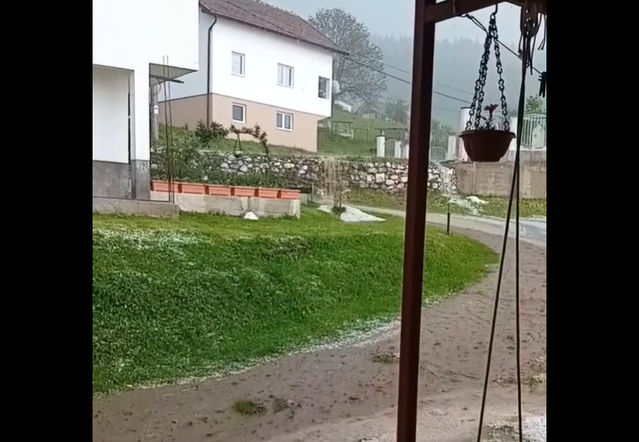 (FOTO/VIDEO) NEVRIJEME U BiH Ledena kiša i jaki udari vjetra, padao i grad