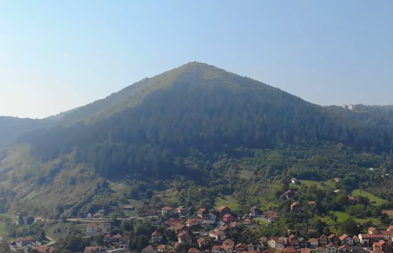 VIC DANA Piramide i politika u BiH