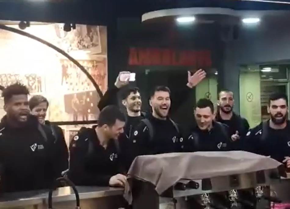 (VIDEO) HIT SNIMAK! Portugalci u Tuzli slave plasman na Svjetsko prvenstvo uz čuveni srpski narodnjak