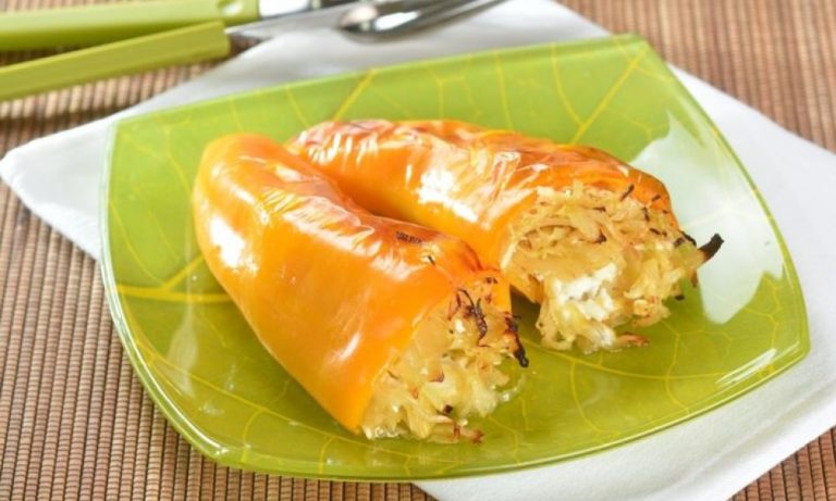 SAVRŠENO, A TAKO LAGANO Punjene paprike sa krompirom kao kod bake