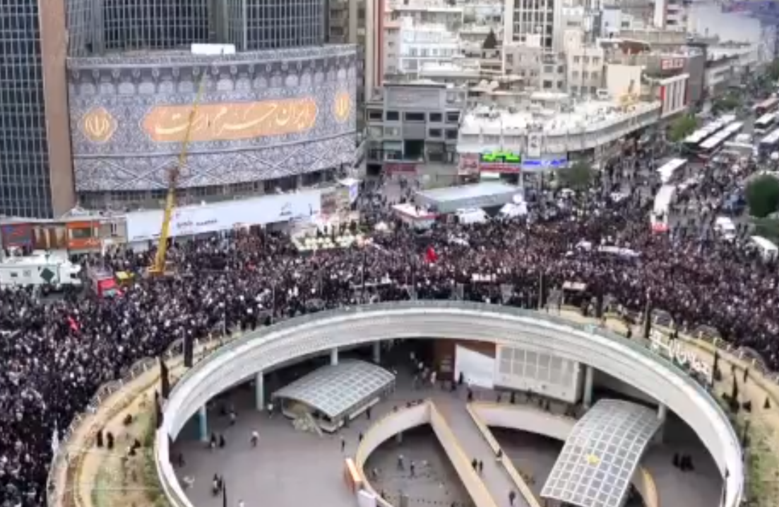 (VIDEO) POSLJEDNJI OPROŠTAJ OD EBRAHIMA RAISIJA Stotine hiljada ljudi na ulicama Teherana