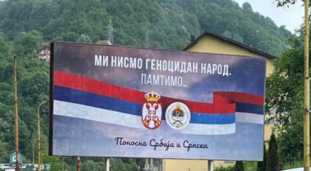 "MI NISMO GENOCIDAN NAROD. PAMTIMO!" U Srebrenici osvanuli plakati sa jasnom porukom