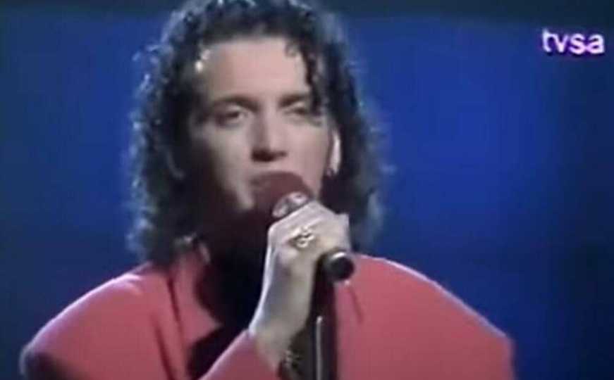 PREPOZNAJETE LI MUZIČARA SA SLIKE? Iza sebe ima mnogo hitova koje pjevamo i dan danas