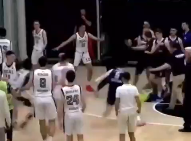 (VIDEO) SKANDAL NA UTAKMICI JUNIORSKIH EKIPA U BEOGRADU Potukli se košarkaši dva tima: U brutalnu tuču umiješao se i Gurović