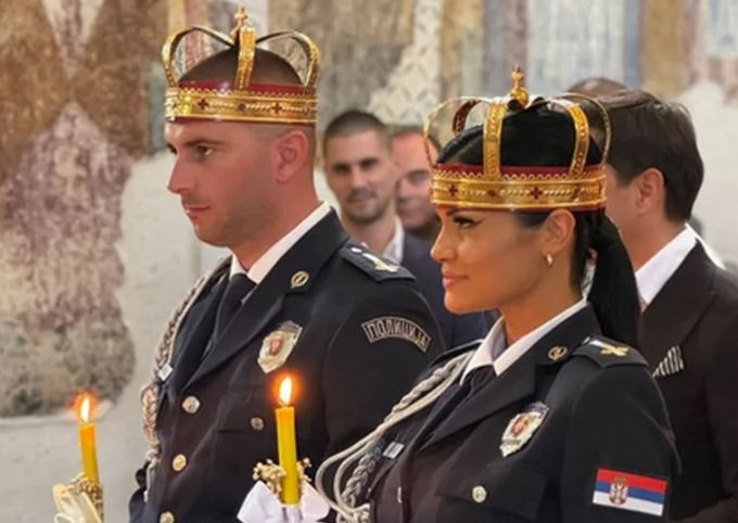 (FOTO) "KADA IH PODIJELITE, SNOVI SU LJEPŠI" Par zaposlen u MUP izgovorio sudbonosno da u uniformama, komentari ispod objave samo se nižu
