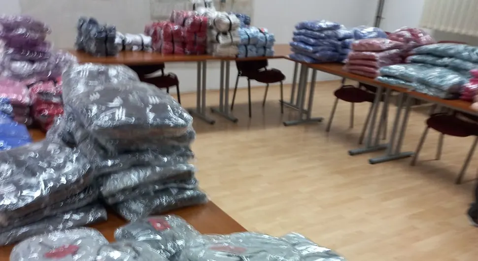 GRANIČNA POLICIJA IMALA PUNE RUKE POSLA Na području Bijeljine zaplijenjena veća količina tekstilne robe