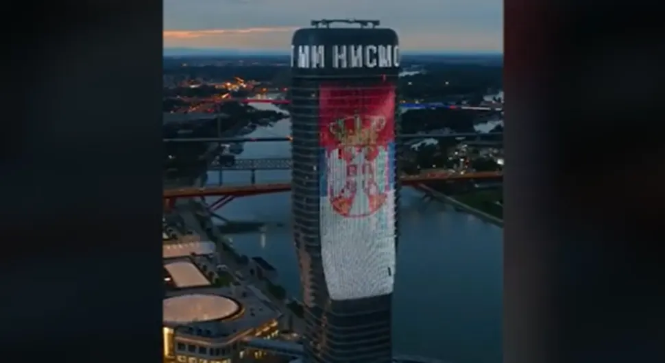 "MI NISMO GENOCIDAN NAROD" Snažna poruka na kuli Beograd