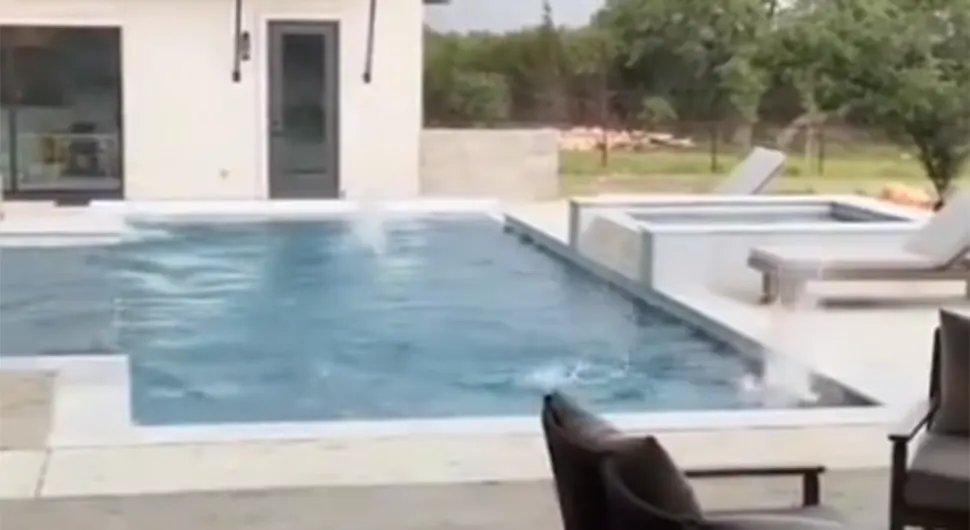 (VIDEO) JEZIV PRIZOR Ledene lopte padale sa neba: Raste broj mrtvih u razornim olujama