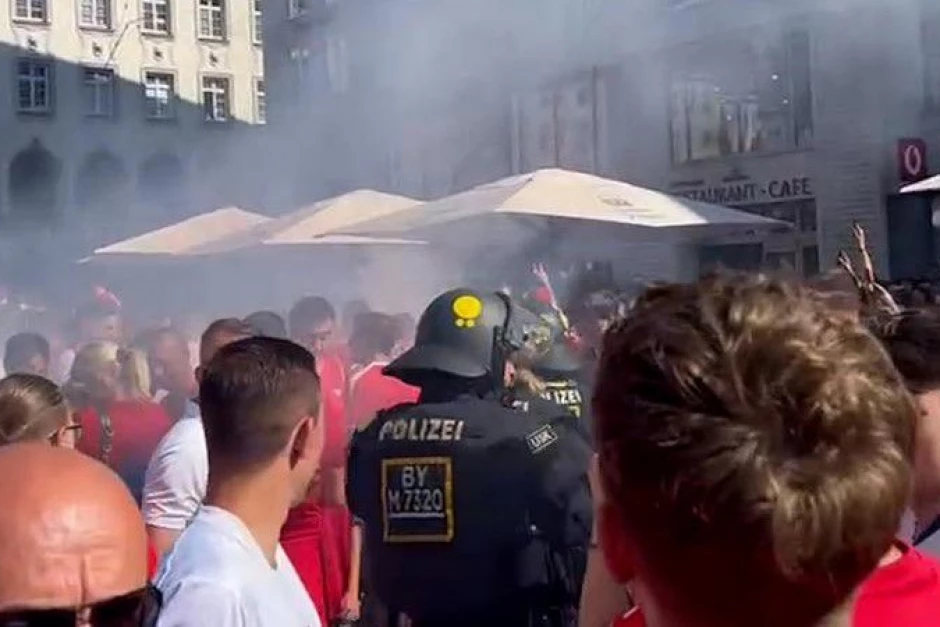 POVRIJEĐENO DEVET POLICAJACA Nijemci objavili detalje tuče u Minhenu, o srpskim navijačima ni riječi