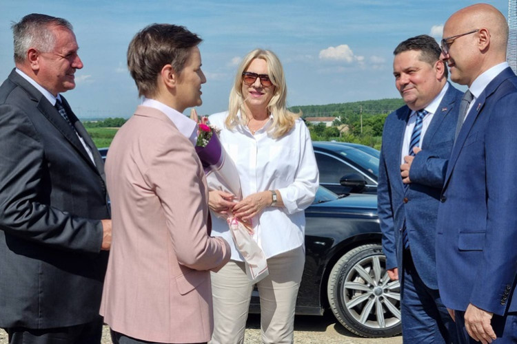 "MJESTO KOJE NIKADA NEĆE RAZDVOJITI BRATSKI NAROD" Susret delegacija na graničnom prelazu Rača