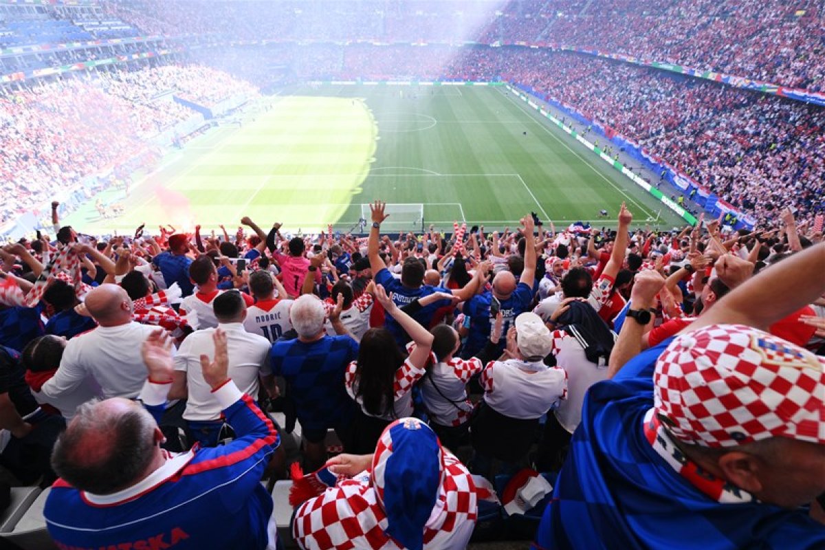 KOMŠIJE NA ŽESTOKOM UDARU UЕFA kaznila Fudbalski savez Hrvatske