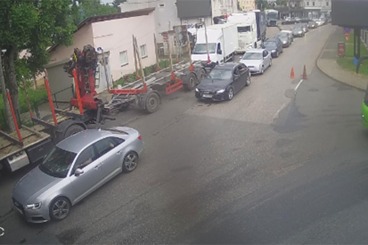 VOZAČI SE MOLE ZA STRPLJENJE Gužve na izlazu iz BiH
