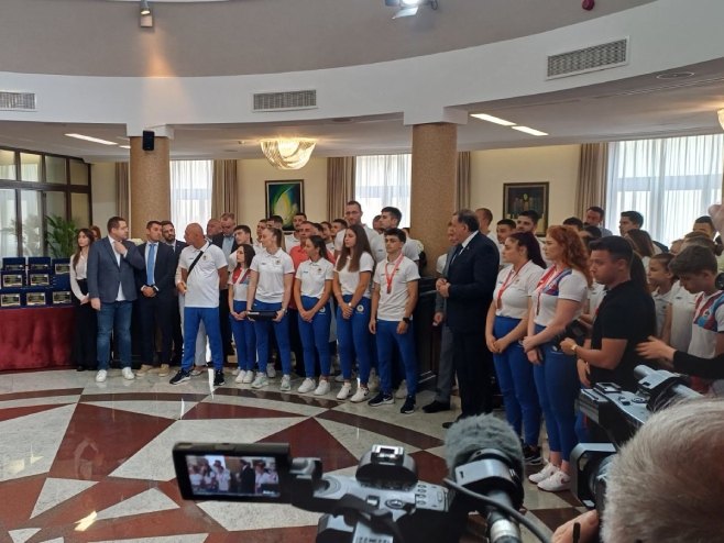(FOTO) "PONOSAN SAM NA VAS" Dodik čestitao svim učesnicima na Igrama BRIKS-a: Osvajačima medalja po 20.000 KM