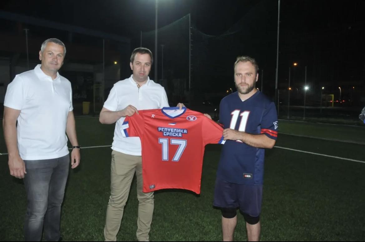 (FOTO) "ULAGANJE U SPORT - ULAGANJE U BUDUĆNOST" Selak darovao opremu za Američki fudbal reprezentaciji Republike Srpske