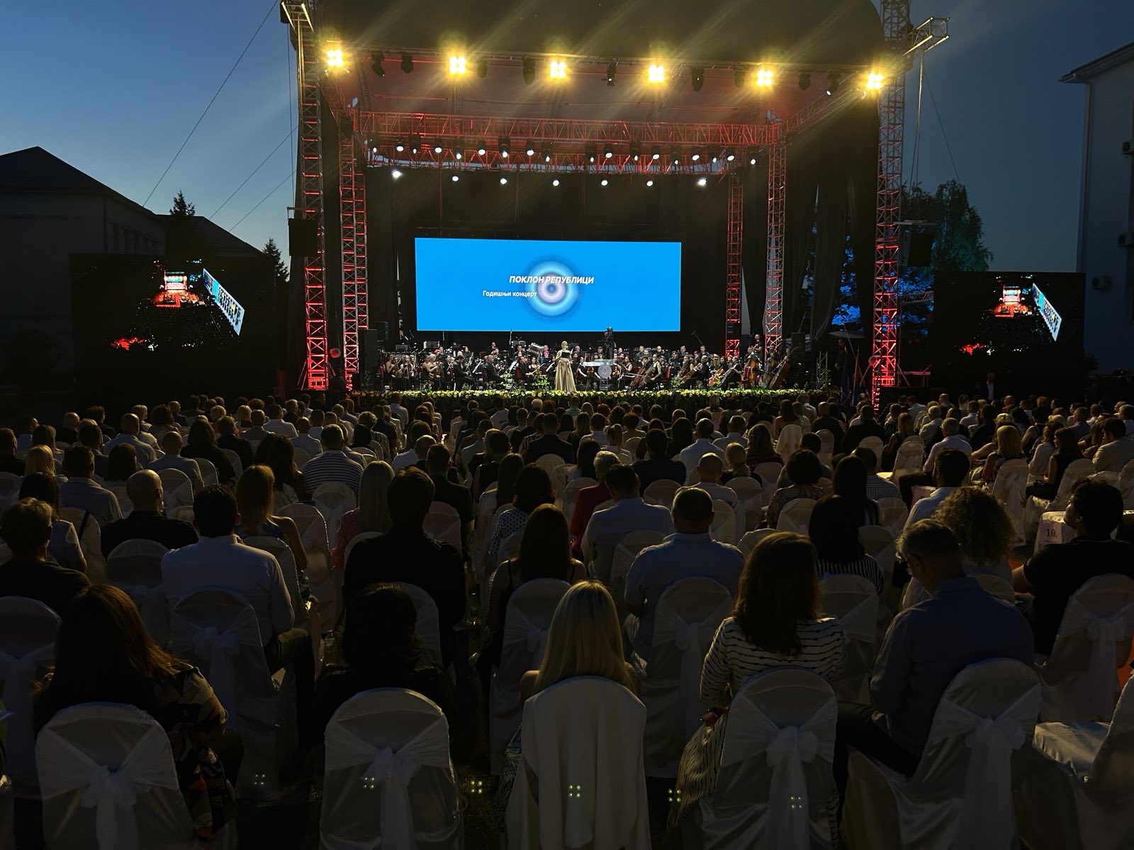 (FOTO/VIDEO) "POKLON REPUBLICI" Godišnji koncert studenata banjalučkog Univerziteta