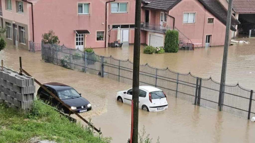 STANJE U FEDERACIJI KRITIČNO Poplavljeno više od 100 stambenih i poslovnih objekata
