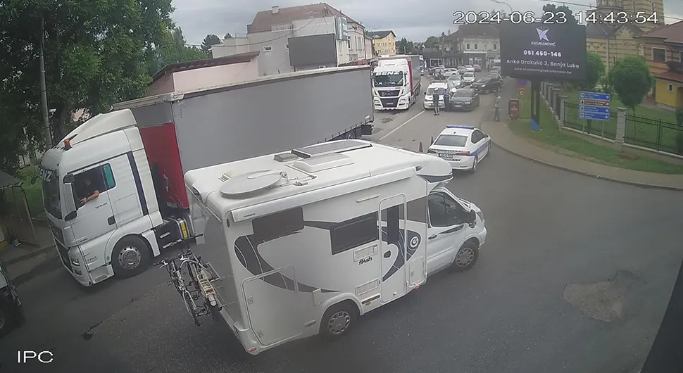 GUŽVA NA GRANICI Kolone vozila na ulasku u Hrvatsku