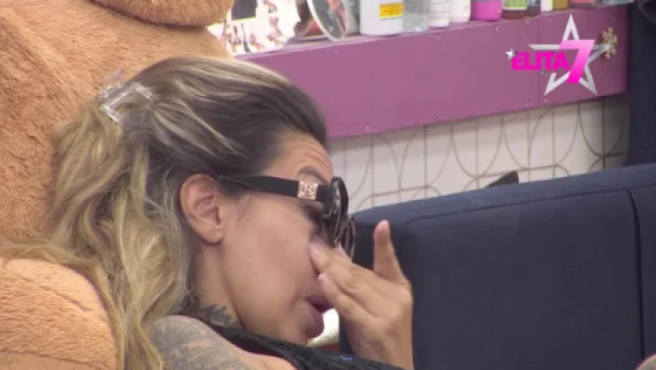 TRUDNA ANELI KUKA I VRIŠTI, DOZIVA SESTRU SITU Ahmićeva grca u suzama, potpuno se slomila nakon svađe sa Janjušem