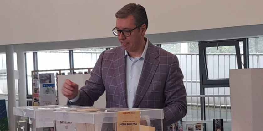 (FOTO) GLASAO ALEKSANDAR VUČIĆ Predsjednik Srbije iskoristio svoje građansko pravo na Novom Beogradu