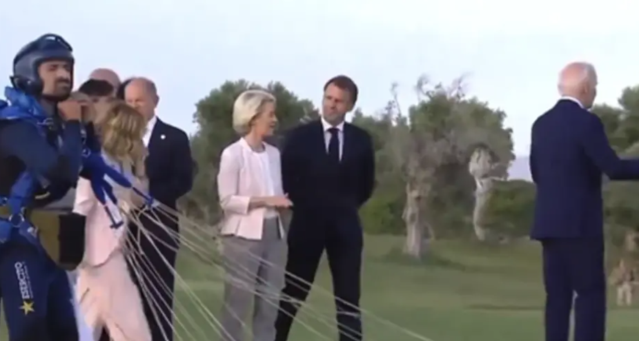 (VIDEO) BAJDEN PONOVO IZGUBLJEN Prvo salutirao Meloni, pa onda "odlutao" od svjetskih lidera