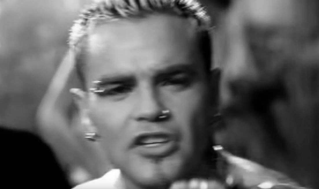 (VIDEO) PREMINUO POZNATI PJEVAČ U 49. GODINI Bio je član ovog benda, a otpjevao je hit koji sigurno svi znate