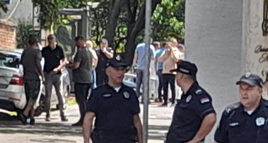 OGLASILO SE VIŠE JAVNO TUŽILAŠTVO BEOGRAD Naložena obdukcija napadača koji je ranio policajca