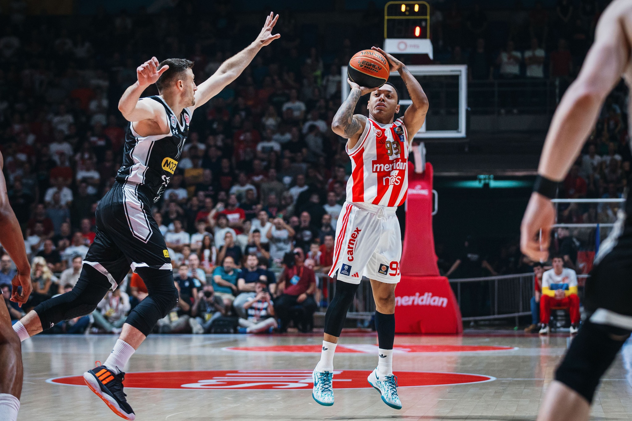 CRVENA ZVEZDA POVELA U SERIJI ZA PRVAKA SRBIJE Ledej promašio pobjedu za Partizan