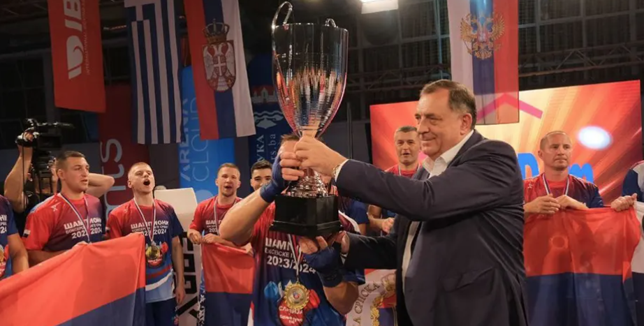 BOKSERSKI SPEKTAKL U BANJALUCI Dodik čestitao Slaviji što se okitila titulom prvaka Srbije