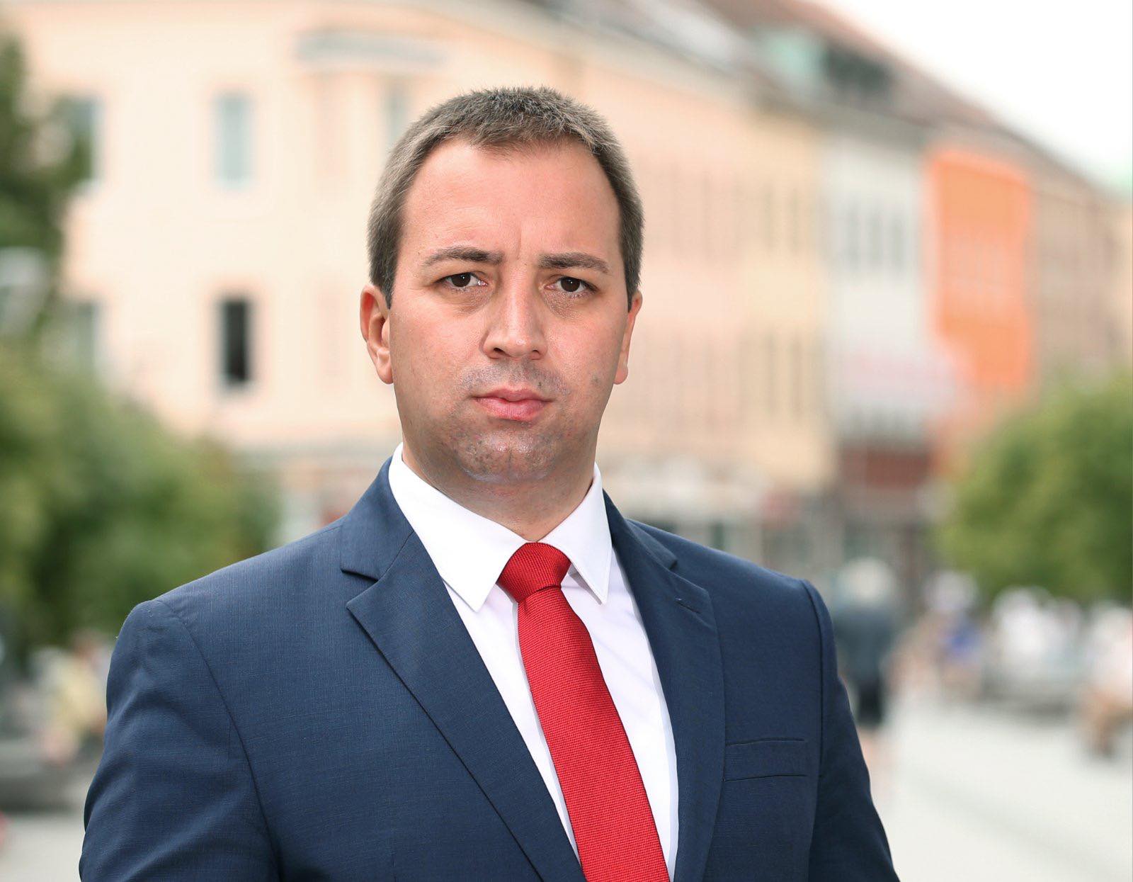 "NE VRIJEĐAJU OSJEĆANJA NI JEDNE NACIJE" Selak: Srbe osuđuju zbog pjesama, a tolerišu neoustaštvo