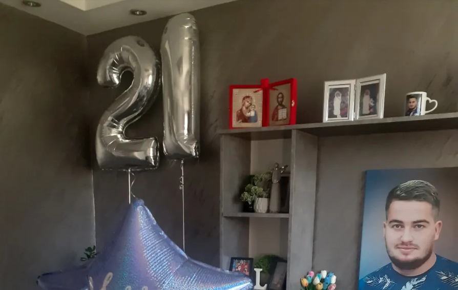 (FOTO) "FALI NAM OSMIJEH TVOJ I OKO PLAVE BOJE" Potresna objava majke Lazara koji je ubijen u masakru u Malom Orašju: Danas bi napunio 21 godinu