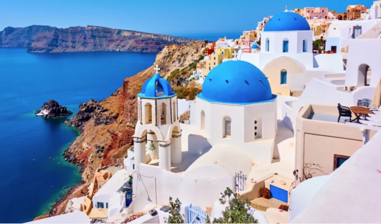 (VIDEO) "NIJE KAO NA SLIKAMA" TikTokerka pokazala kako Santorini stvarno izgleda, ljudi zgroženi